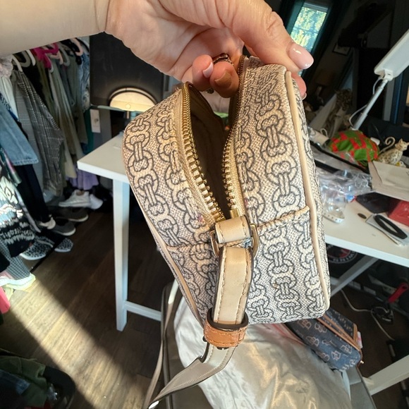 Tory Burch Gemini Link Crossbody Camera Bag Preloved Condition ( stained inside) - Picture 5 of 11